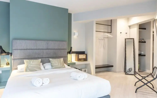 Fantastic Central Athens Suite With Rooftop Deck