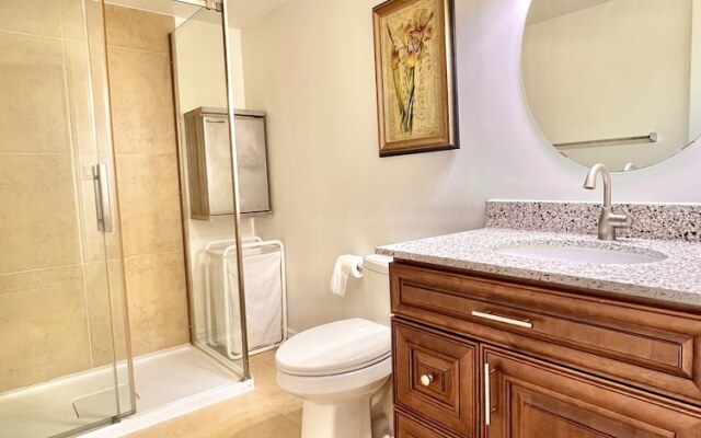 Cozy Home in Richmond Hill with Free Parking