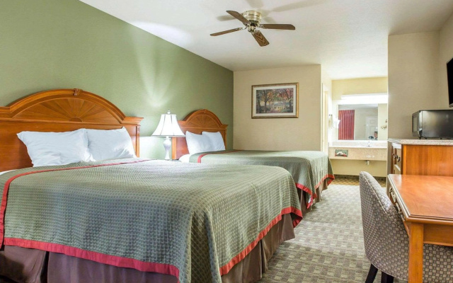 Rodeway Inn Delano