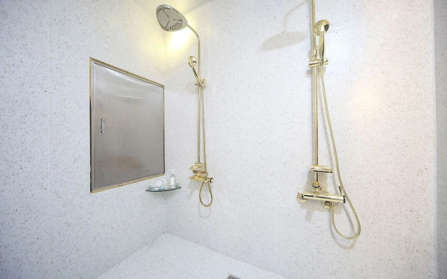 Masan First Class Hotel