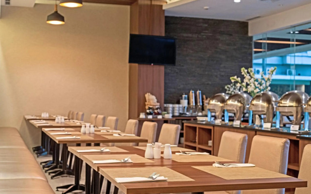 Grand Whiz Hotel Poins Simatupang Jakarta