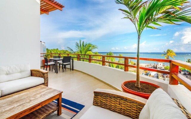 Beachfront Penthouse! Private Jacuzzi! Live the Dream!