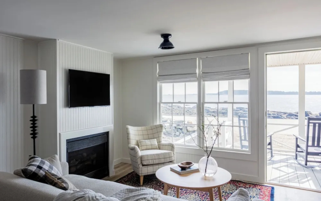 Bluebird Ocean Point Inn