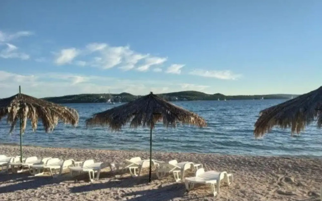 Apartment Aniva - 50 m From the sea