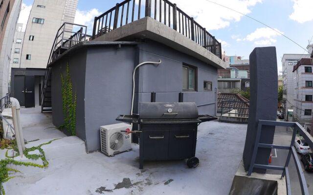 HI Guest House - Hostel