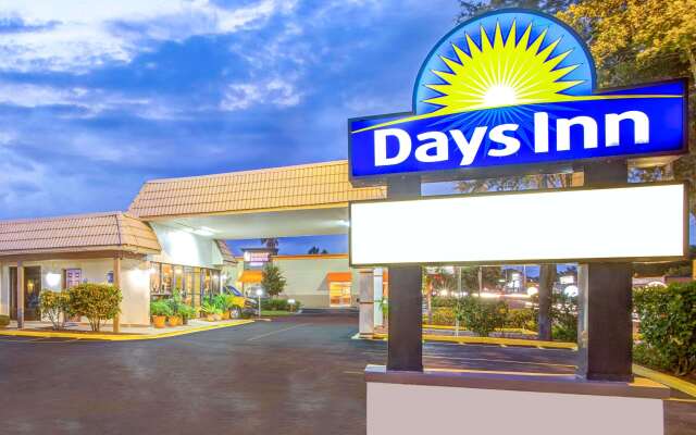 Days Inn by Wyndham St. Petersburg Central