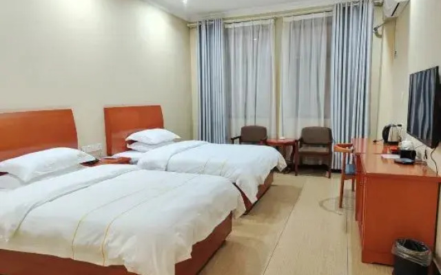 Yizhang Xingfucheng Hotel