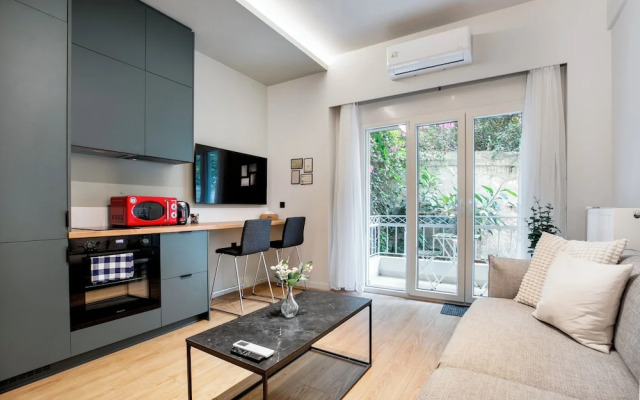 Lyndon Deluxe Studio Athens Escape