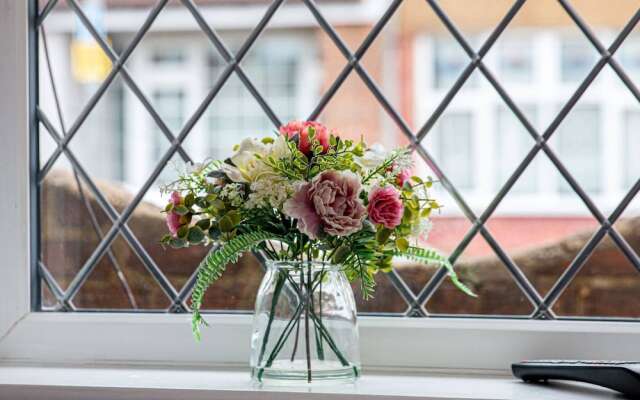 Private Hot Tub, Sauna, Ice Bath Gym Apartment