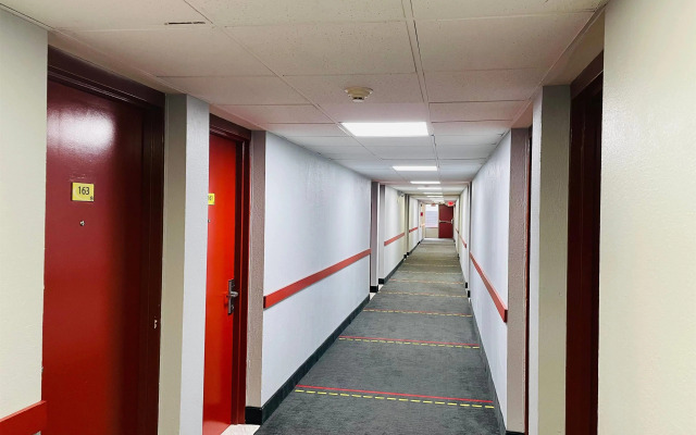 Super 8 by Wyndham Gloucester