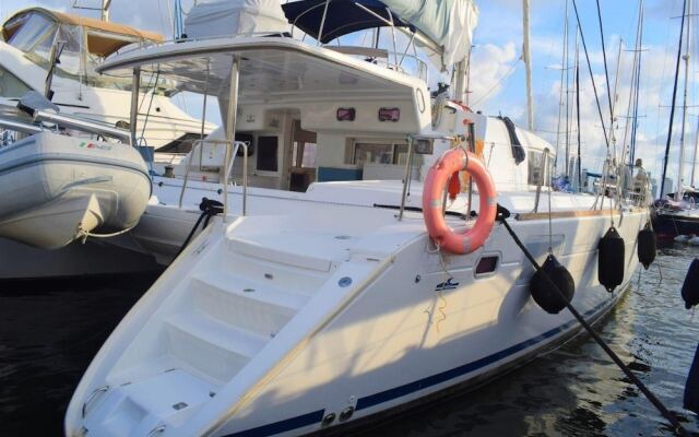 Catamaran Lagoon by Veleros Colombia