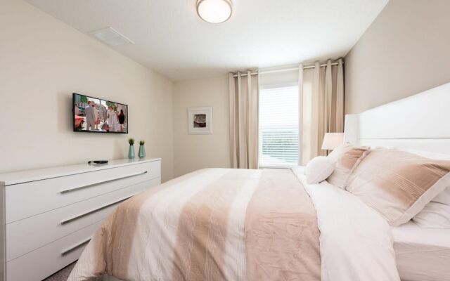 Private Pool Modern Elegance Ideal Locale