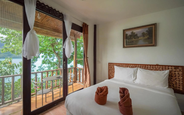 Phi Phi Cozy Seafront Resort