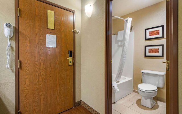 Comfort Inn & Suites