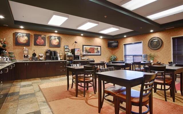 Best Western Wainwright Inn & Suites