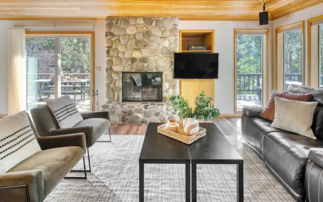 Tanner by Avantstay Modern Cascades Escape