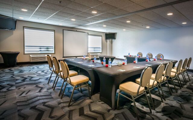 Service Plus Inns and Suites Calgary