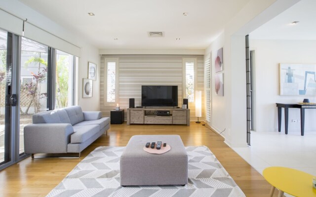 Gold Coast Luxury Waterfront House