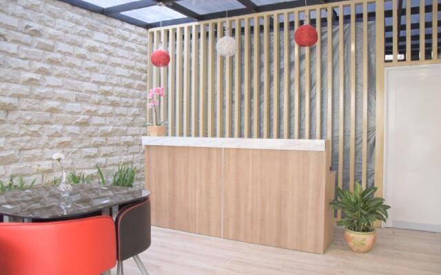 RedDoorz Plus Syariah near Manggarai Station 3