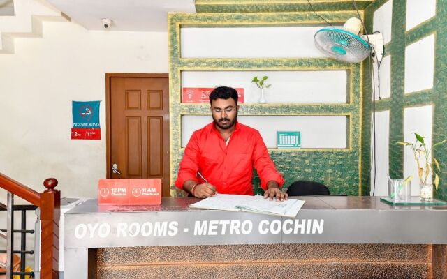 OYO 1400 Cochin Metro