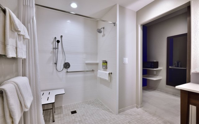 Holiday Inn Express & Suites Houston Iah - Be