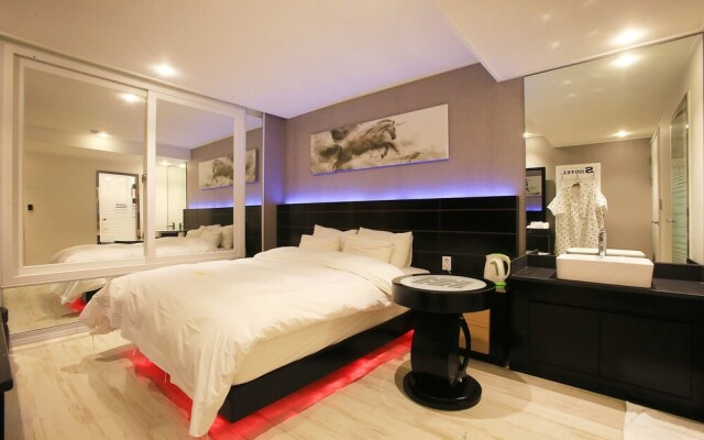 Yangpyeong Show Hotel