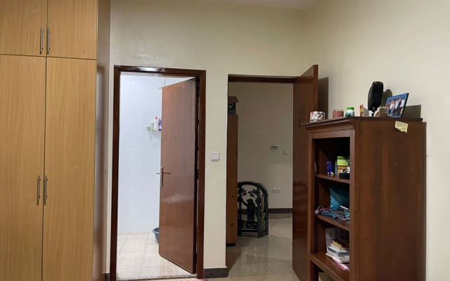 The Mugabi's Spacious Private Room