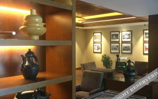 Zangbao Zhijia Hotel