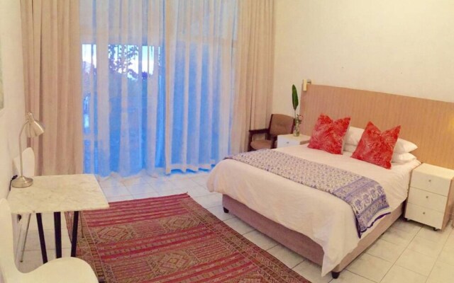 Peaceful Camps Bay 5 Bedroom Nature Villa