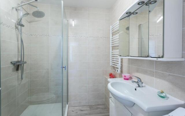 Le Mancini - Parking et Terrasse