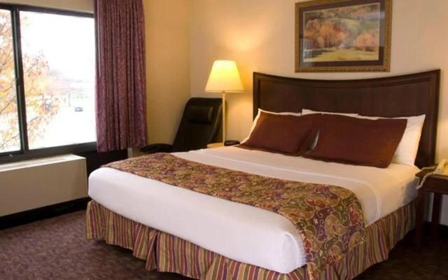 Lamplighter Inn & Suites - South