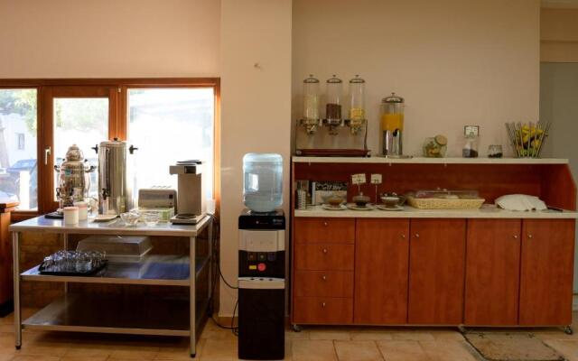 Ilioxenia Studio & Apartments