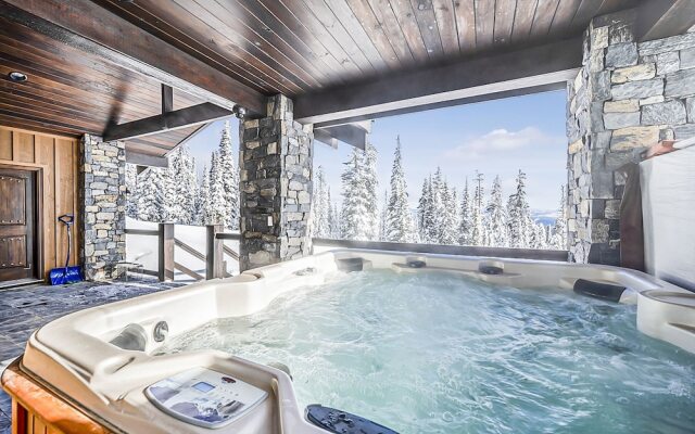 Inuksuk Lodge 4800 sq ft of Excellence