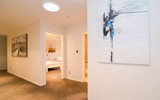 Karaka Luxury Vacation Home with Pool