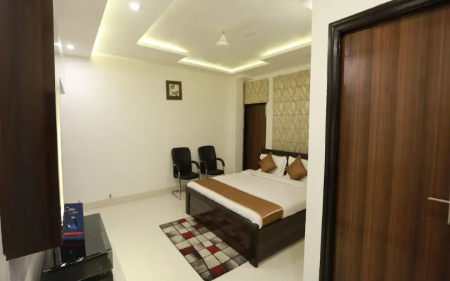 OYO 8837 Hotel Surya Galaxy
