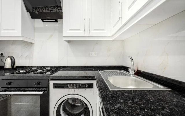 House w Garden 10 min to City s in Beyoglu