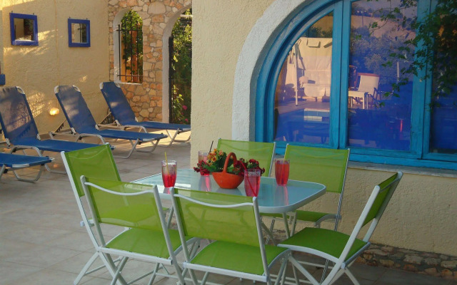 Maria Flora Apartments