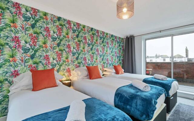 Seabright Townhouse | By My Getaways | Parking for one car