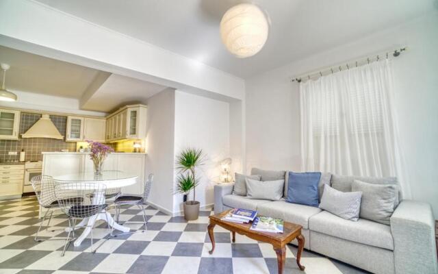 Stylish, Cozy 2-BDR Flat in Andros Town