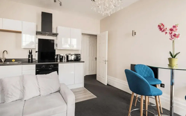 Stunning 2 Bed in Centre of Cheltenham