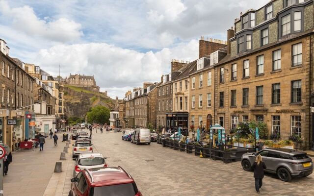 Amazing Castle View Apartment