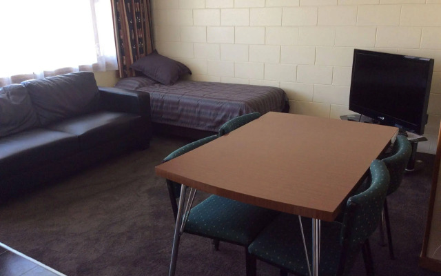 Charlton Motel