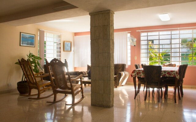 6 Bedrooms Pool Villa