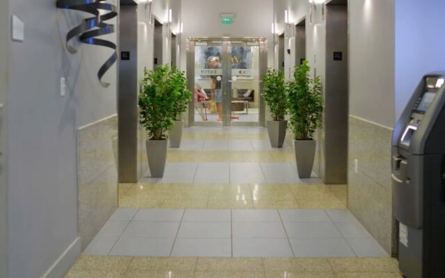 Luxury Apartments W Pool & Ocean views