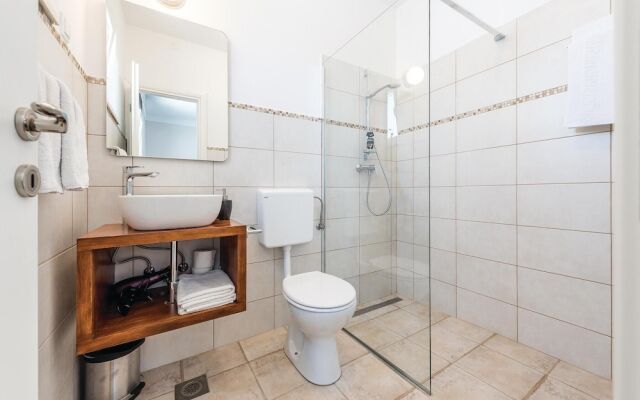 Stunning Home in Jadrija With Jacuzzi, Wifi and 2 Bedrooms