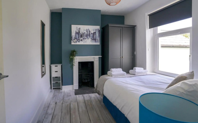 Planet St - Whole House with Parking