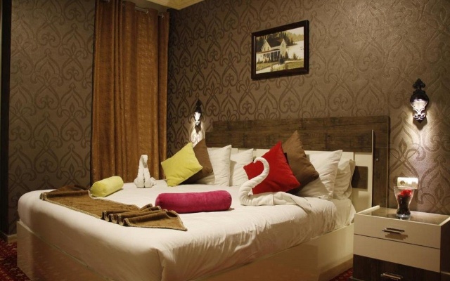 Balcony Hotel & Suites