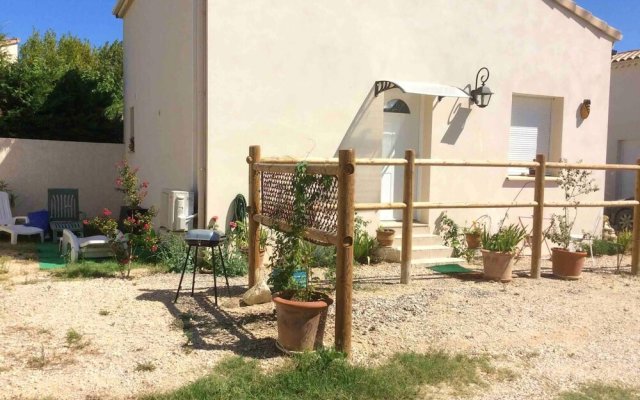 House with 2 bedrooms in Clarensac with furnished garden and WiFi 40 km from the beach