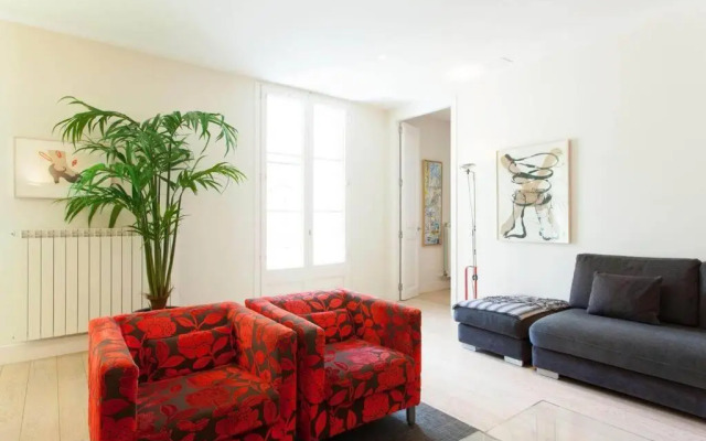 Classy 3bed 3bath apartment in Eixample