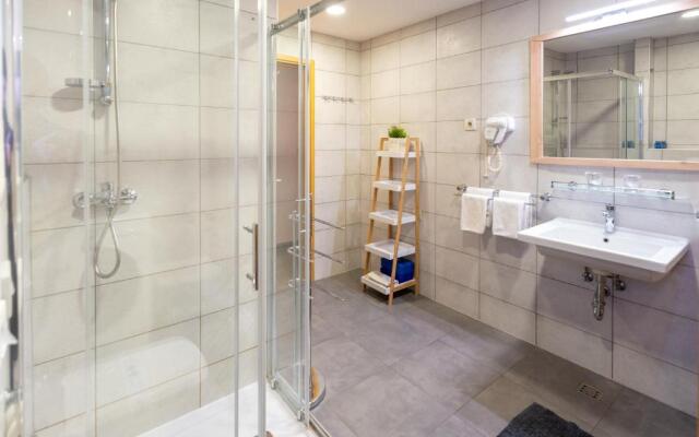 Chalet Markoci With Hot Tub